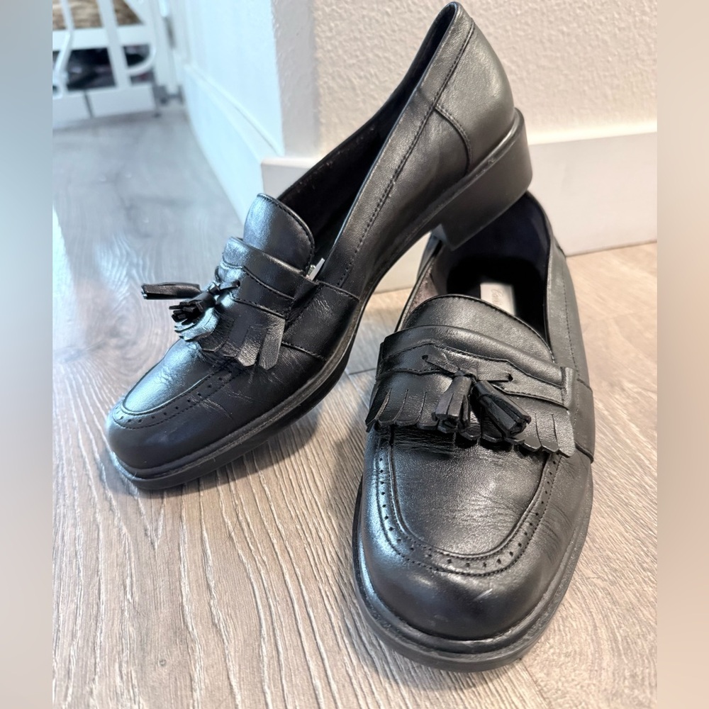 Carriage Court Black Leather Loafers with Tassels